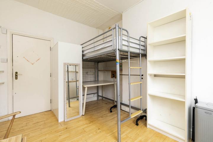 Modern Apartment Howitt Road, Belsize Park